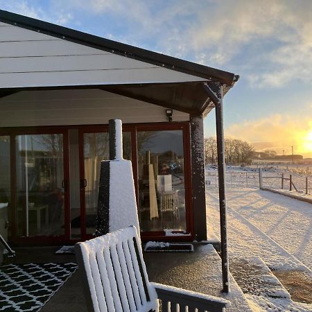 Deerfin Rentals Private Chalet With Hot Tub Ballymena Εξωτερικό φωτογραφία