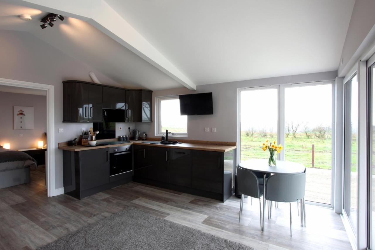Deerfin Rentals Private Chalet With Hot Tub Ballymena Εξωτερικό φωτογραφία