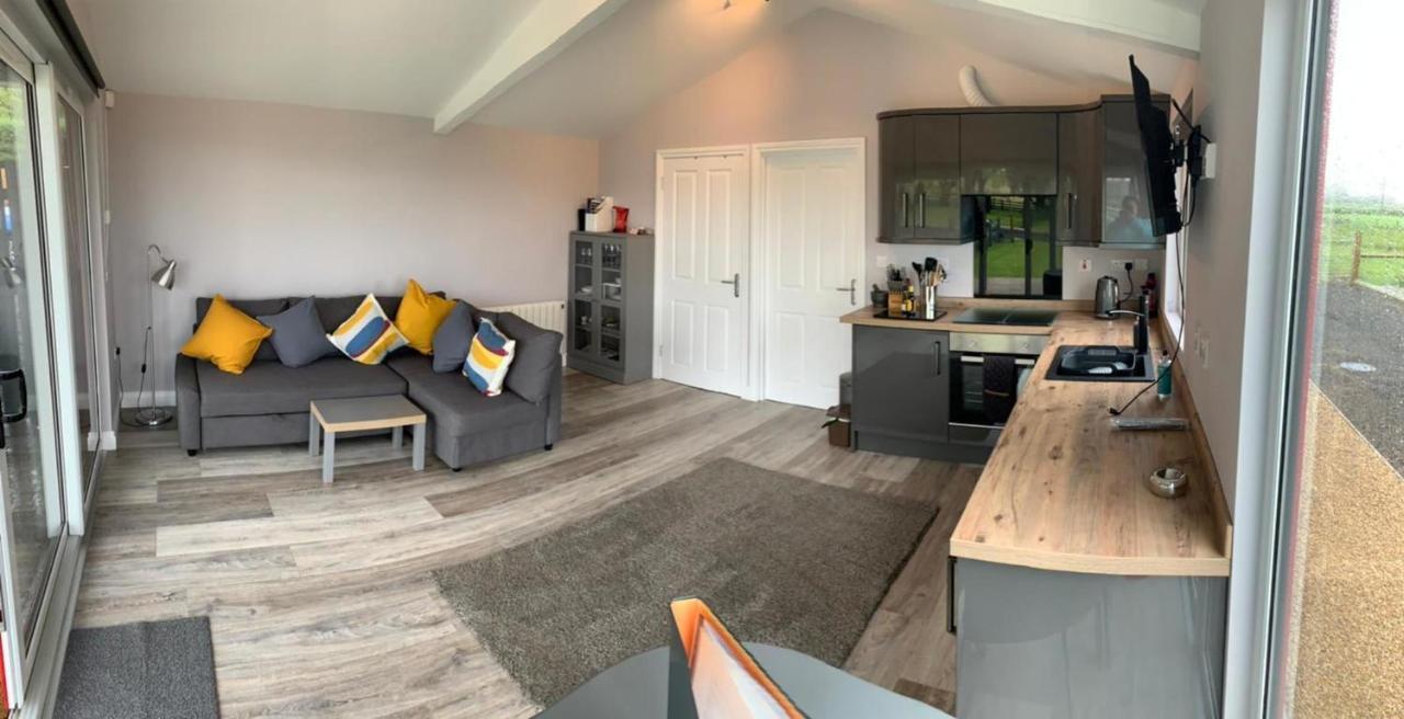 Deerfin Rentals Private Chalet With Hot Tub Ballymena Εξωτερικό φωτογραφία
