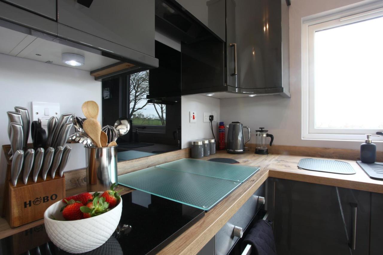 Deerfin Rentals Private Chalet With Hot Tub Ballymena Εξωτερικό φωτογραφία