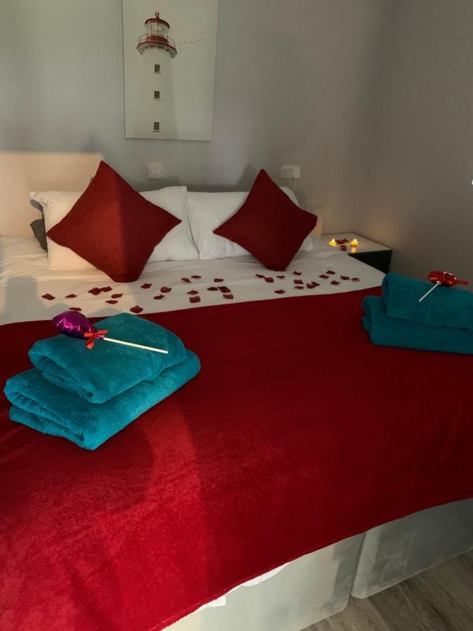 Deerfin Rentals Private Chalet With Hot Tub Ballymena Εξωτερικό φωτογραφία