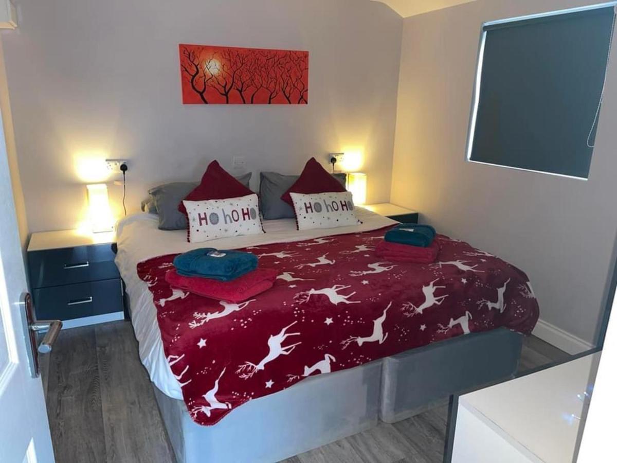 Deerfin Rentals Private Chalet With Hot Tub Ballymena Εξωτερικό φωτογραφία