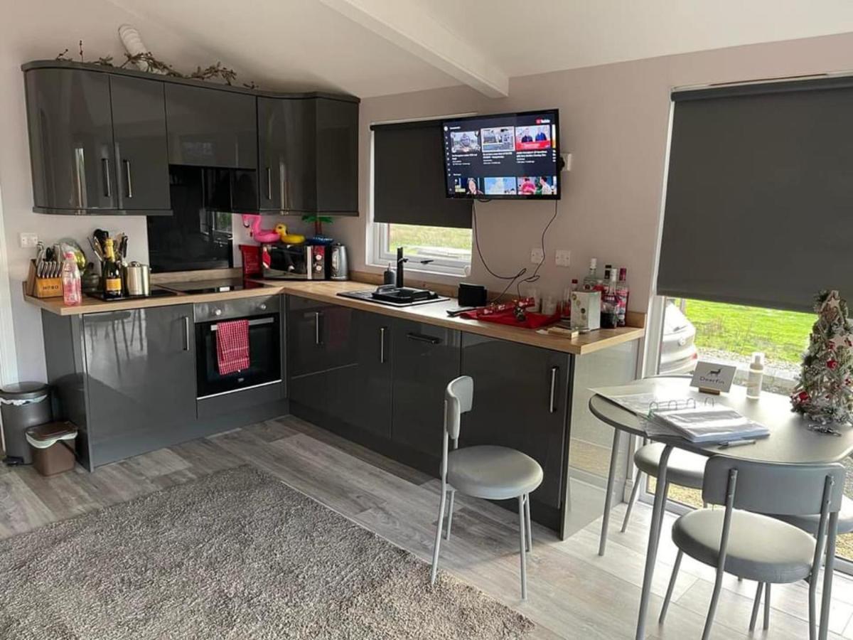 Deerfin Rentals Private Chalet With Hot Tub Ballymena Εξωτερικό φωτογραφία