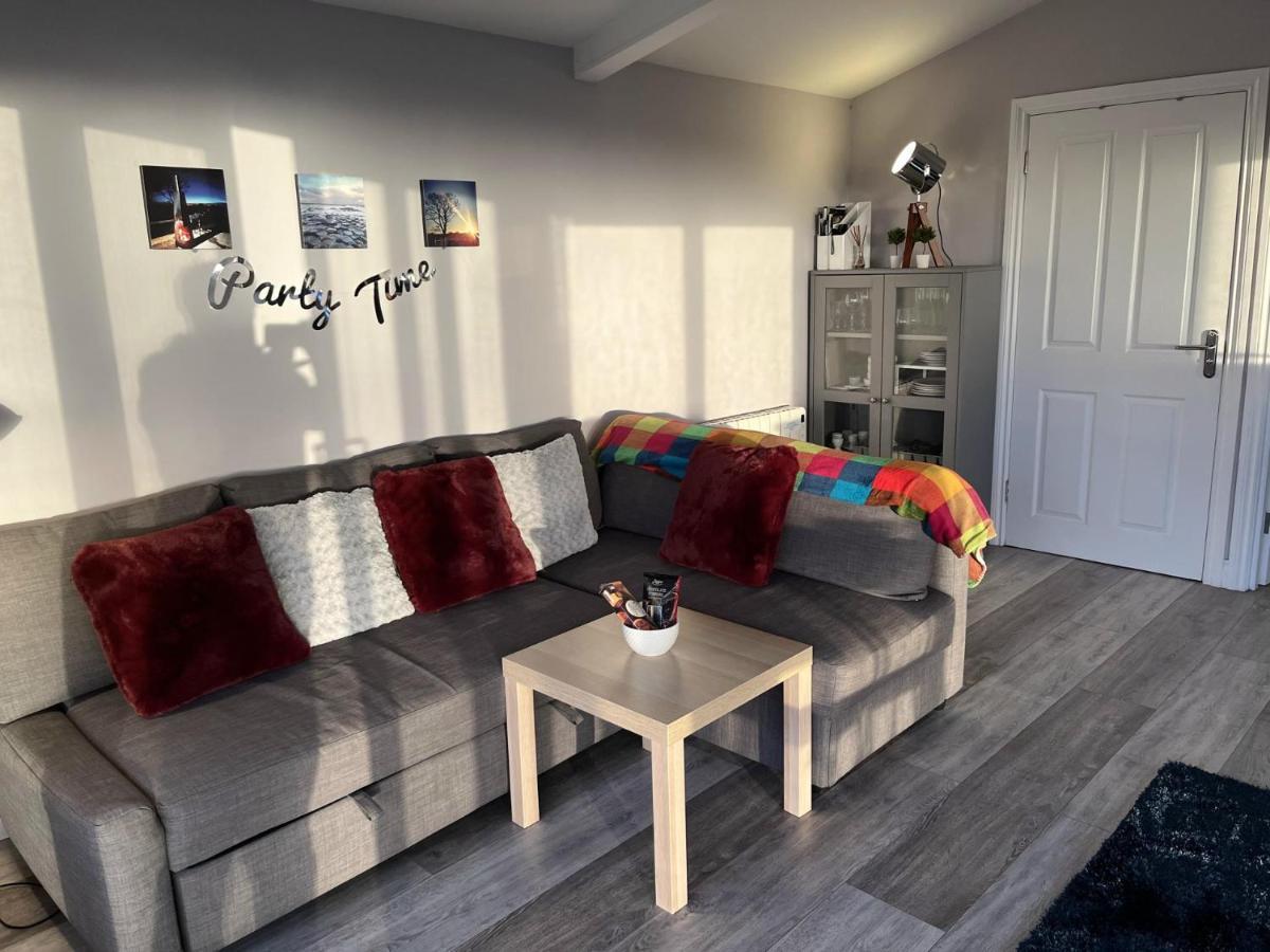 Deerfin Rentals Private Chalet With Hot Tub Ballymena Εξωτερικό φωτογραφία