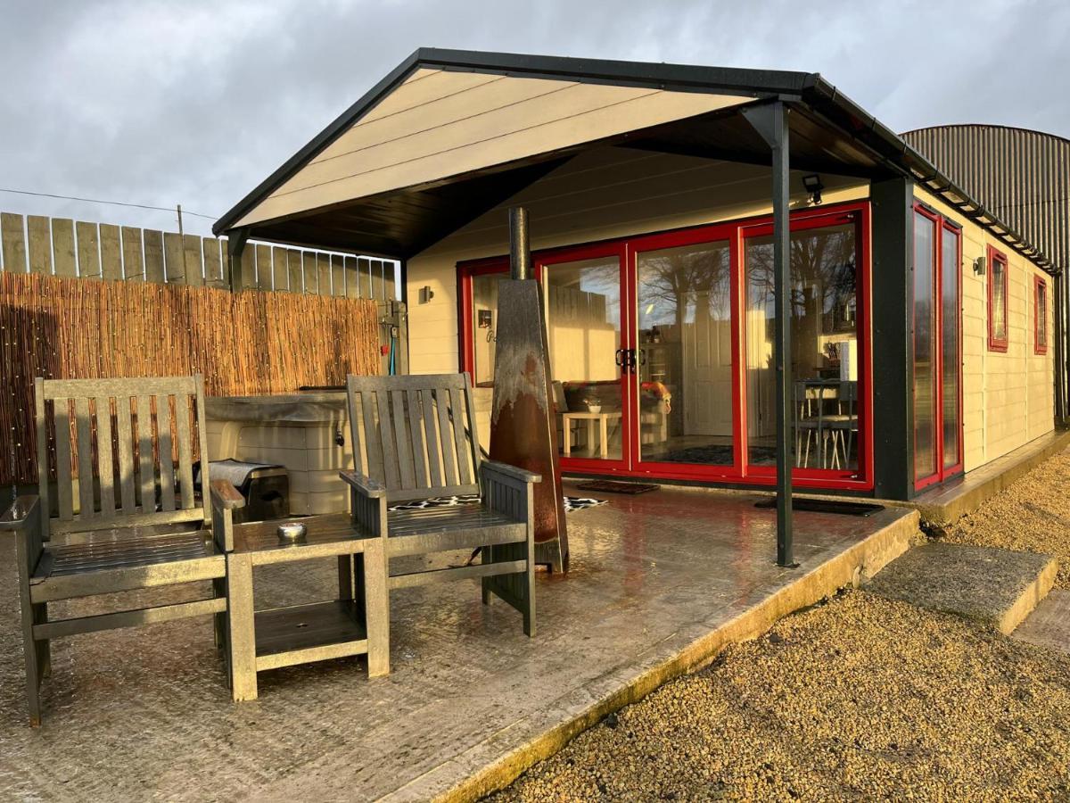 Deerfin Rentals Private Chalet With Hot Tub Ballymena Εξωτερικό φωτογραφία